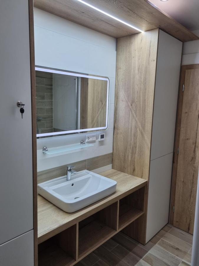Apartman Nerudovka D 104, Finska Sauna, Garazove Stani Loučná pod Klínovcem Exterior foto
